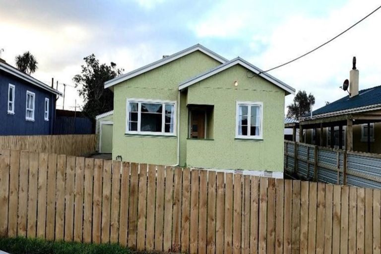 Photo of property in 12 Leicester Street, Patea, 4520