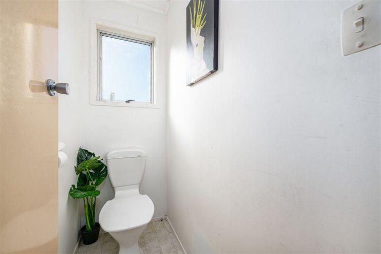 Photo of property in 14 Donovan Avenue, Massey, Auckland, 0614