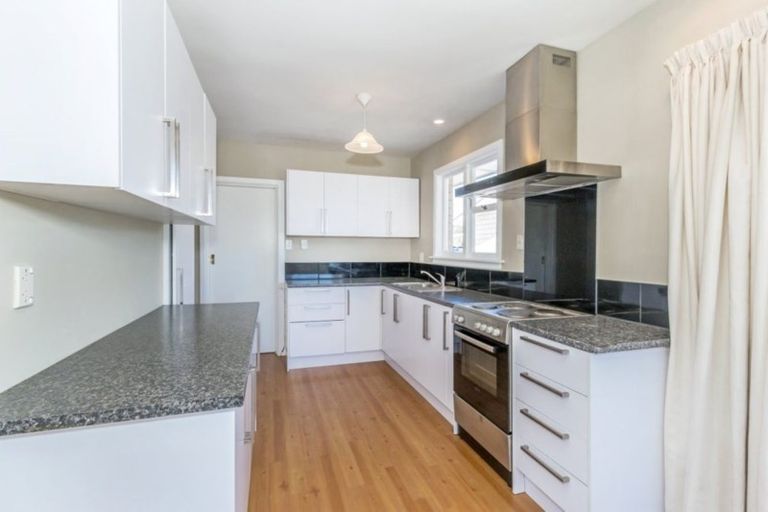 Photo of property in 18 Eglinton Street, Avondale, Christchurch, 8061