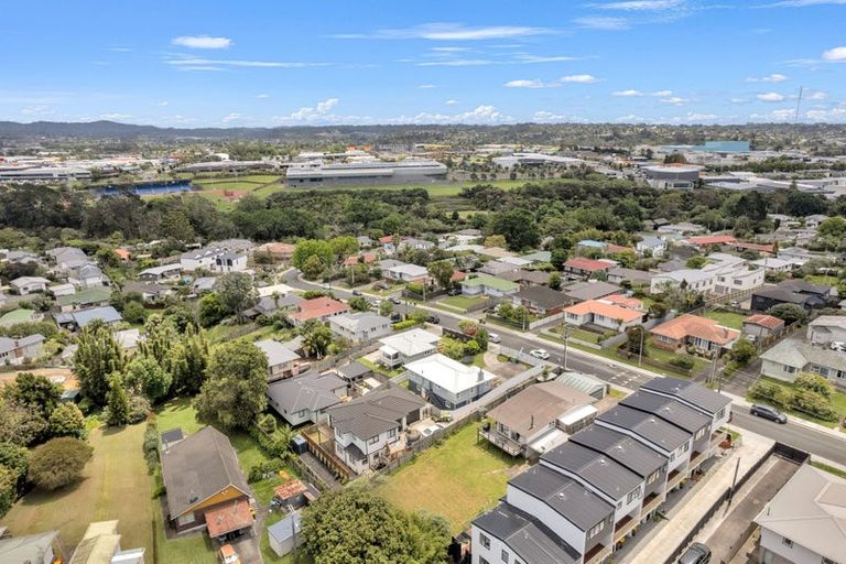 Photo of property in 18a Sylvan Crescent, Te Atatu South, Auckland, 0610
