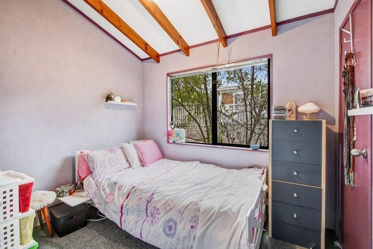 Photo of property in 22 Moffat Road, Red Beach, 0932