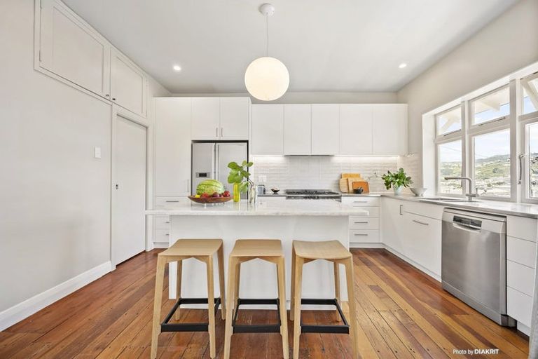 Photo of property in 19 Scarborough Terrace, Mount Victoria, Wellington, 6011