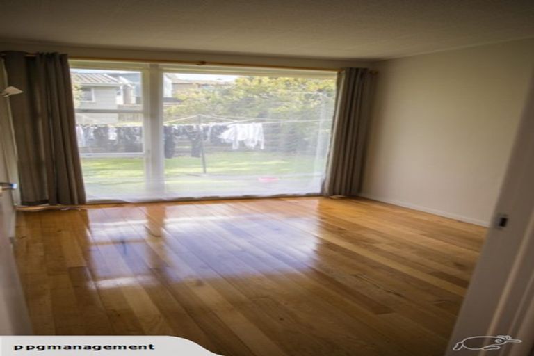 Photo of property in 1/11 Liston Street, Northcote, Auckland, 0627