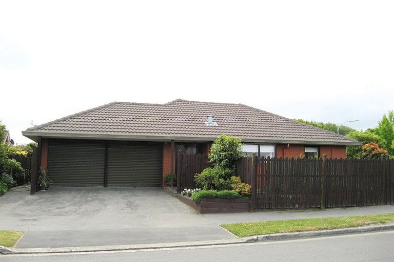 Photo of property in 1/2 Cricklewood Place, Avonhead, Christchurch, 8042