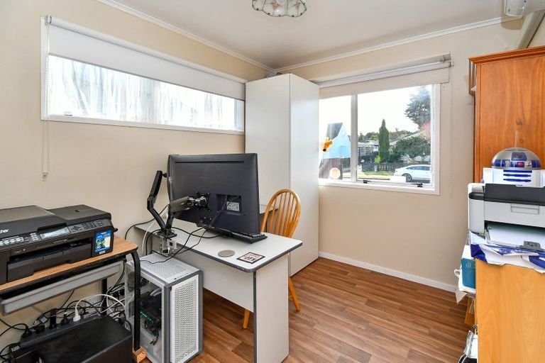 Photo of property in 14 Seaward Place, Wattle Downs, Auckland, 2103