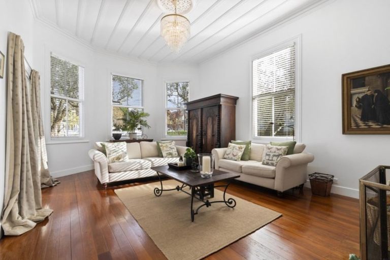 Photo of property in 30 Maritime Terrace, Birkenhead, Auckland, 0626