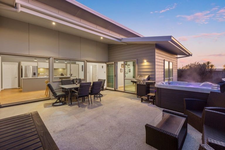 Photo of property in 14 Renner Place, Pyes Pa, Tauranga, 3112