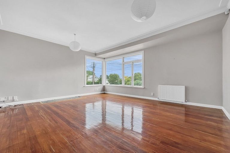 Photo of property in 1/44 Old Lake Road, Narrow Neck, Auckland, 0624