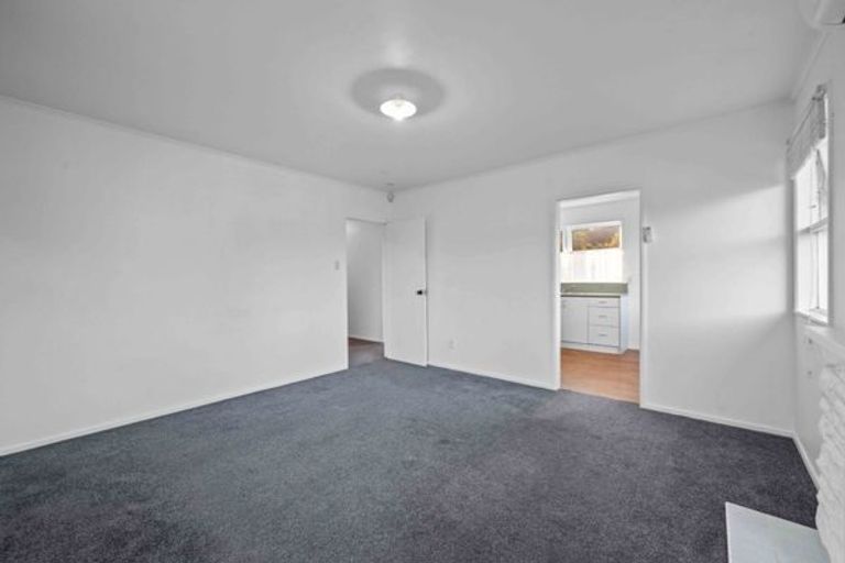 Photo of property in 6 Kirby Street, Glendene, Auckland, 0602