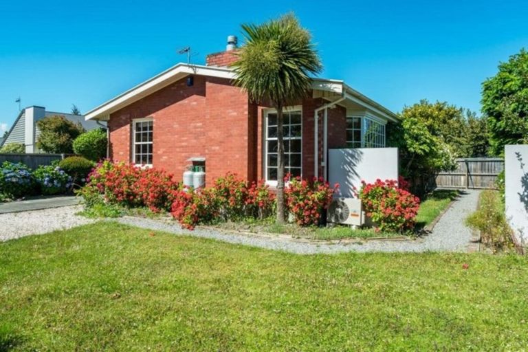 Photo of property in 233 Memorial Avenue, Burnside, Christchurch, 8053