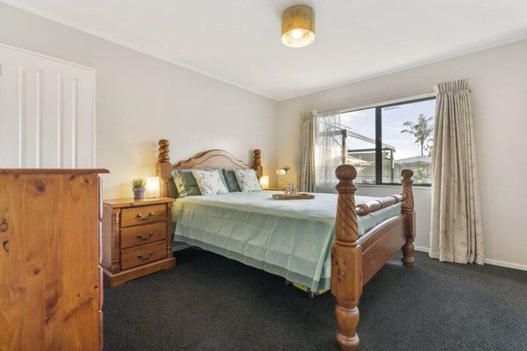 Photo of property in 3 Glenross Drive, Wattle Downs, Auckland, 2103