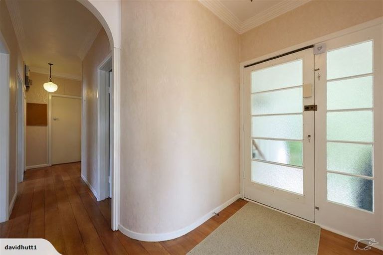 Photo of property in 16 Richmond Avenue, Karori, Wellington, 6012