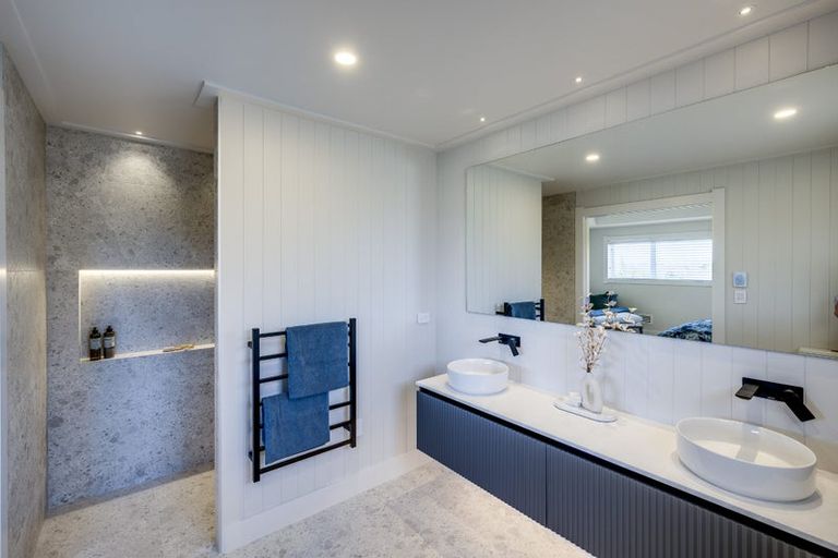 Photo of property in 71 Oak Road, Poraiti, Napier, 4112