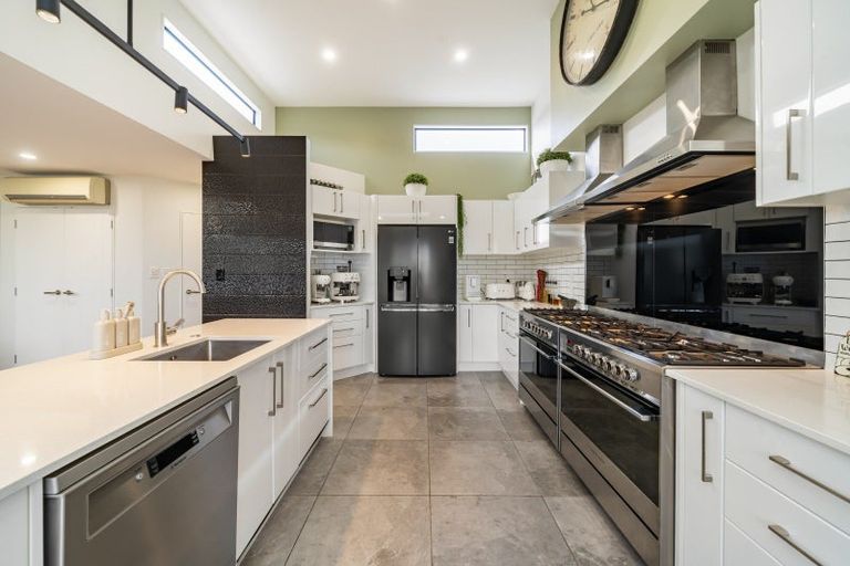 Photo of property in 11 Corlett Road, Plimmerton, Porirua, 5026