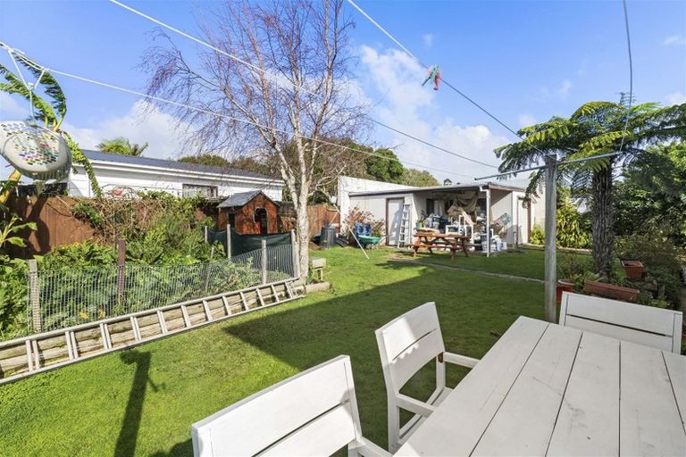 Photo of property in 60 Torkar Road, Clarks Beach, 2122