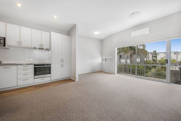 Photo of property in 22/7 Kelvin Hart Drive, East Tamaki, Auckland, 2013