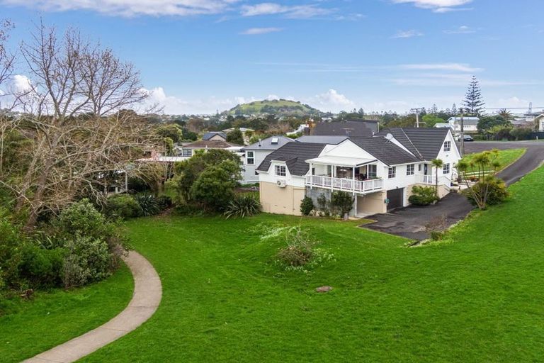 Photo of property in 23 Hanlon Crescent, Narrow Neck, Auckland, 0624