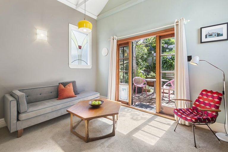 Photo of property in 15 Upper Bourke Street, Kilbirnie, Wellington, 6022