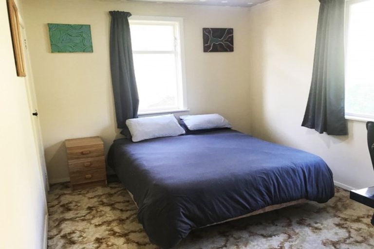 Photo of property in 9 Berkshire Grove, Cannons Creek, Porirua, 5024