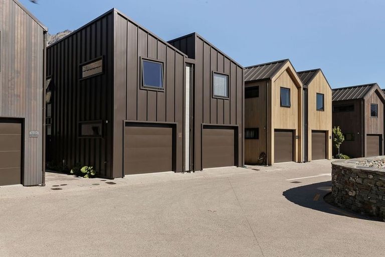 Photo of property in 33 Ryan Loop, Jacks Point, 9371