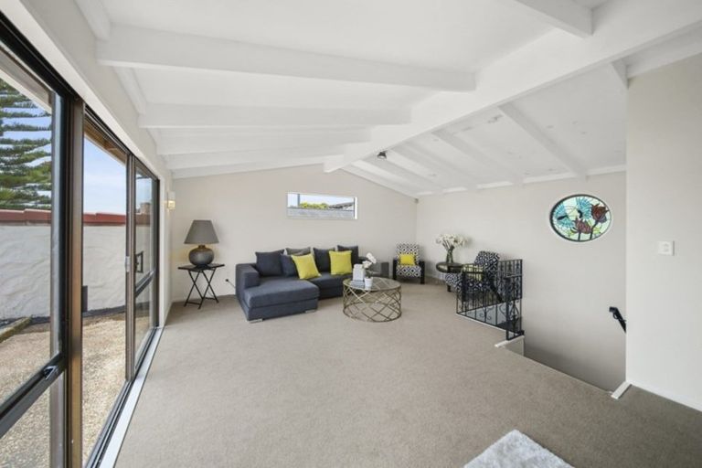 Photo of property in 33 William Bryan Drive, Half Moon Bay, Auckland, 2012
