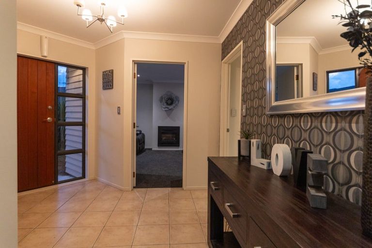 Photo of property in 39 Tennyson Avenue, Kelvin Grove, Palmerston North, 4414