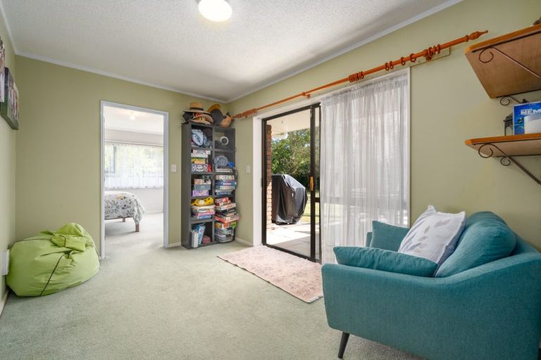 Photo of property in 35 Chilton Drive, Paraparaumu, 5032