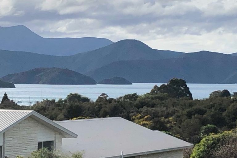 Photo of property in 9 Matai Place, Waikawa, Picton, 7220