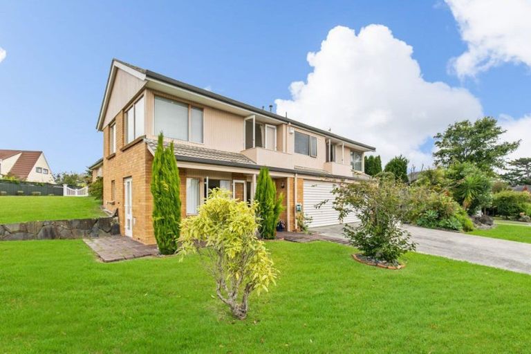 Photo of property in 2 Fairsea Place, Lynfield, Auckland, 1042