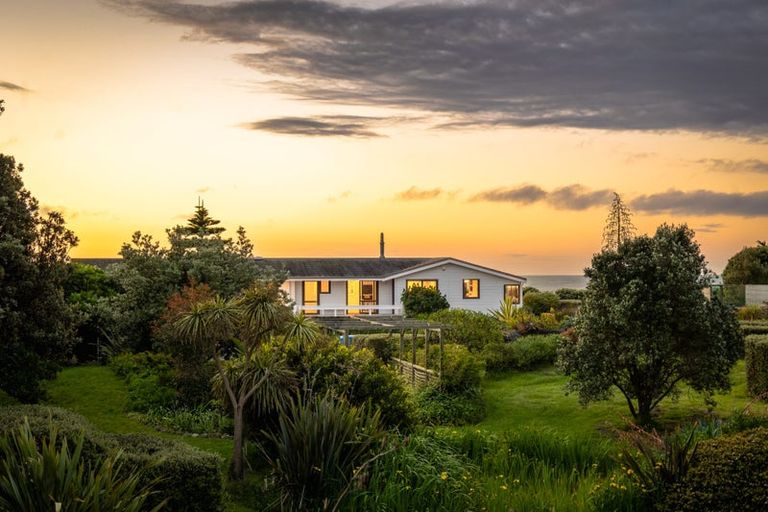 Photo of property in 115 Sims Road, Te Horo Beach, Otaki, 5581