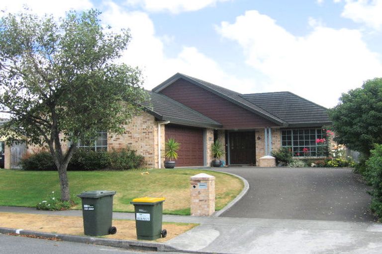 Photo of property in 5 Morepork Close, Brown Owl, Upper Hutt, 5018