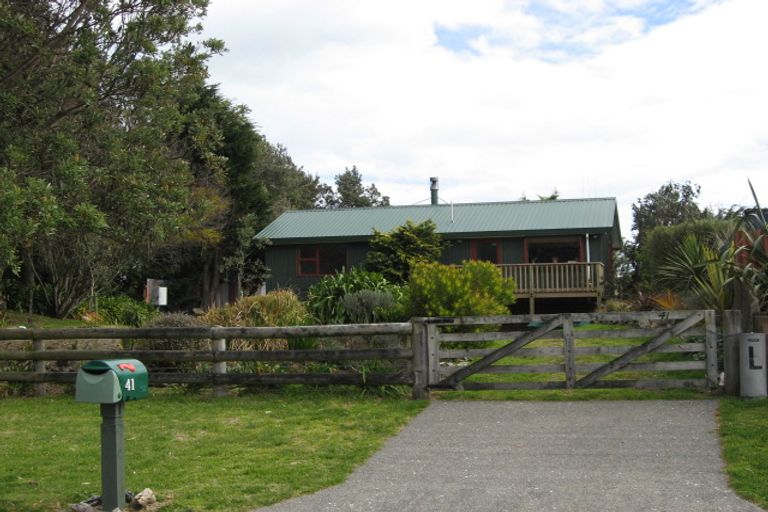 Photo of property in 41 Sarah Street, Waikawa Beach, Manakau, 5573