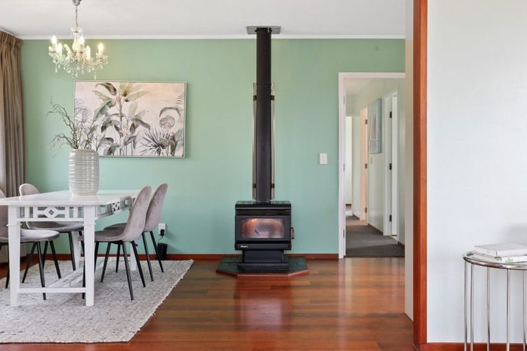 Photo of property in 56 Mirrabooka Avenue, Botany Downs, Auckland, 2010