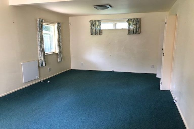 Photo of property in 160 Newlands Road, Newlands, Wellington, 6037