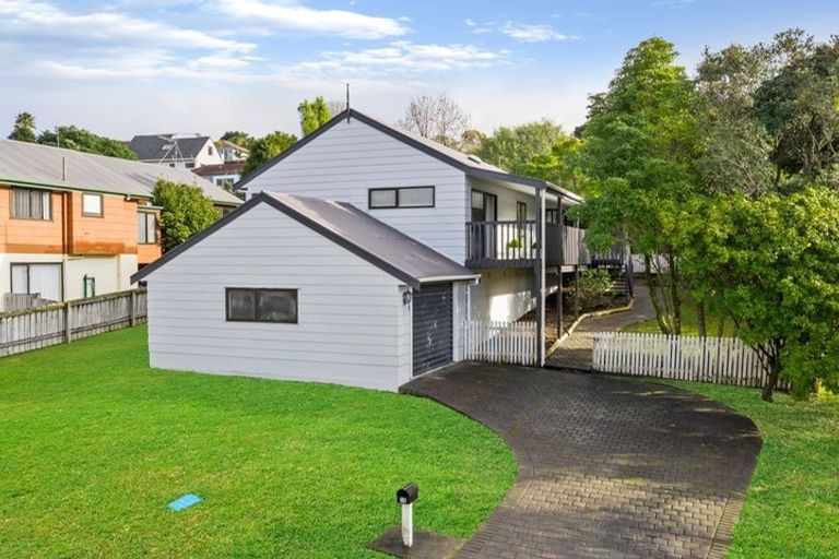 Photo of property in 10 Palliser Lane, Browns Bay, Auckland, 0630