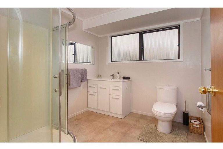 Photo of property in 1/470 Te Atatu Road, Te Atatu Peninsula, Auckland, 0610