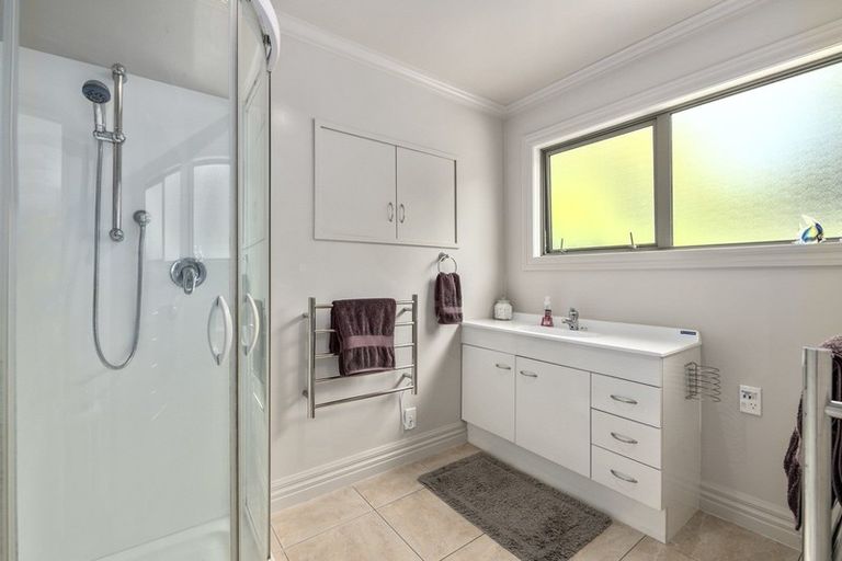 Photo of property in 57 Blue Mountains Road, Pinehaven, Upper Hutt, 5019