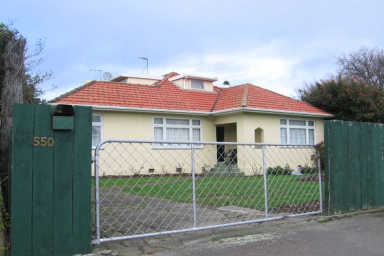 Photo of property in 550 Featherston Street, Roslyn, Palmerston North, 4414