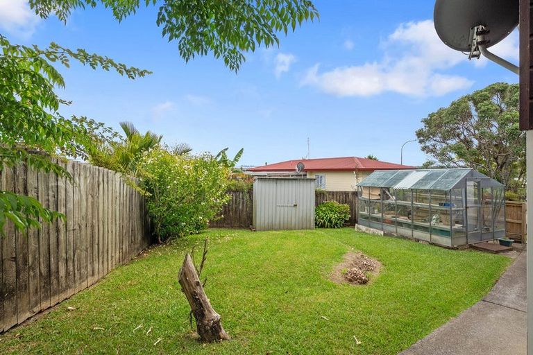 Photo of property in 96 Unsworth Drive, Unsworth Heights, Auckland, 0632