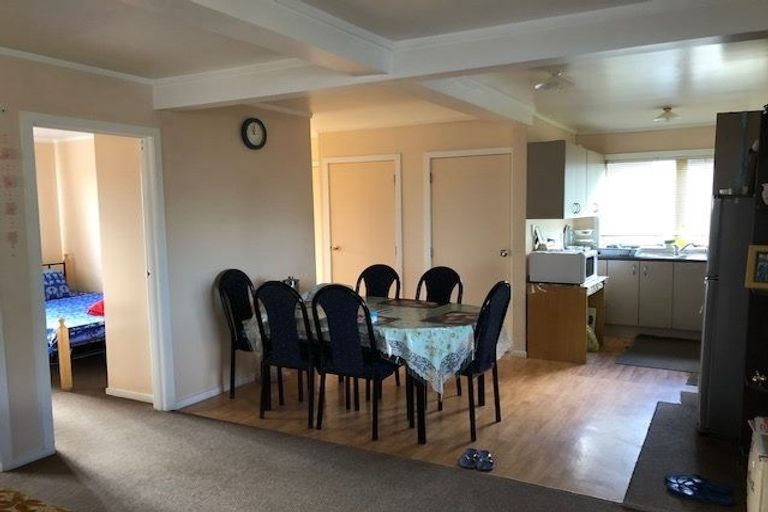 Photo of property in 241 Great North Road, Henderson, Auckland, 0612