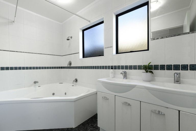 Photo of property in 26 Oteki Park Drive, Welcome Bay, Tauranga, 3112