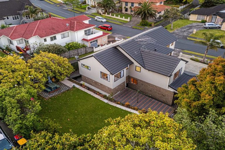 Photo of property in 22 Hogarth Rise, West Harbour, Auckland, 0618