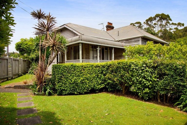 Photo of property in 44 Carrington Street, Lower Vogeltown, New Plymouth, 4310