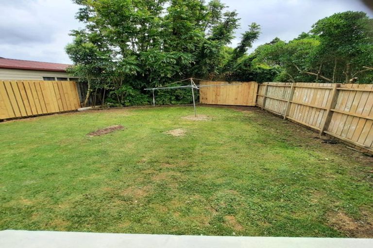 Photo of property in 2/27 Mon Desir Place, Manurewa, Auckland, 2102