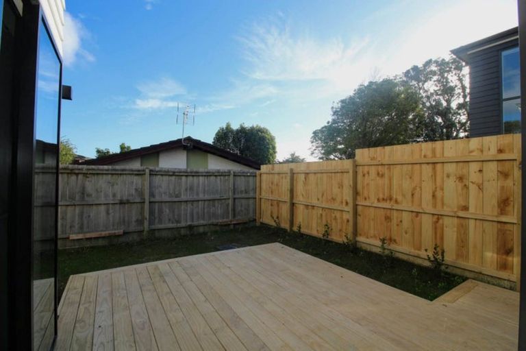 Photo of property in 7b Gulf Crest, Bucklands Beach, Auckland, 2012