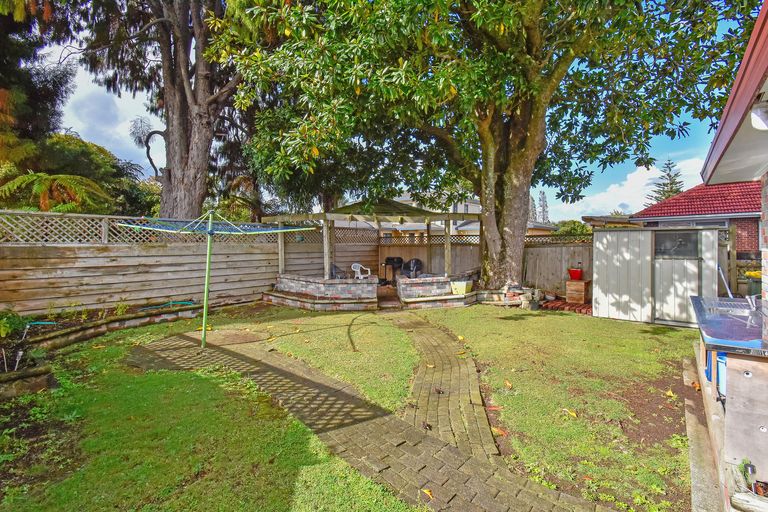 Photo of property in 2/13 Bunnythorpe Road, Papakura, 2110