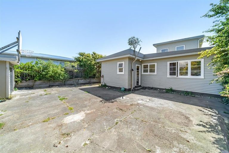 Photo of property in 34 Bassett Road, Johnsonville, Wellington, 6037