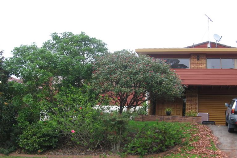 Photo of property in 17 Honeysuckle Lane, Mairangi Bay, Auckland, 0630