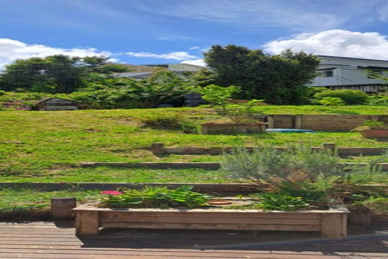 Photo of property in 2/21 Malters Place, Browns Bay, Auckland, 0630