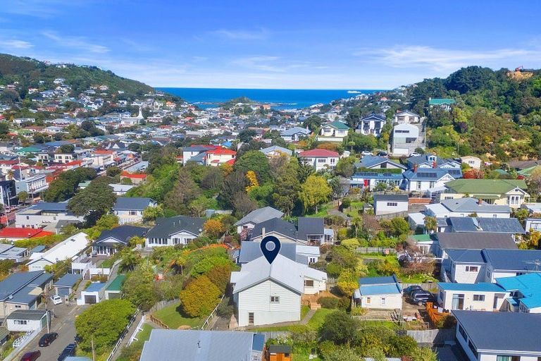 Photo of property in 22 Waikato Street, Island Bay, Wellington, 6023
